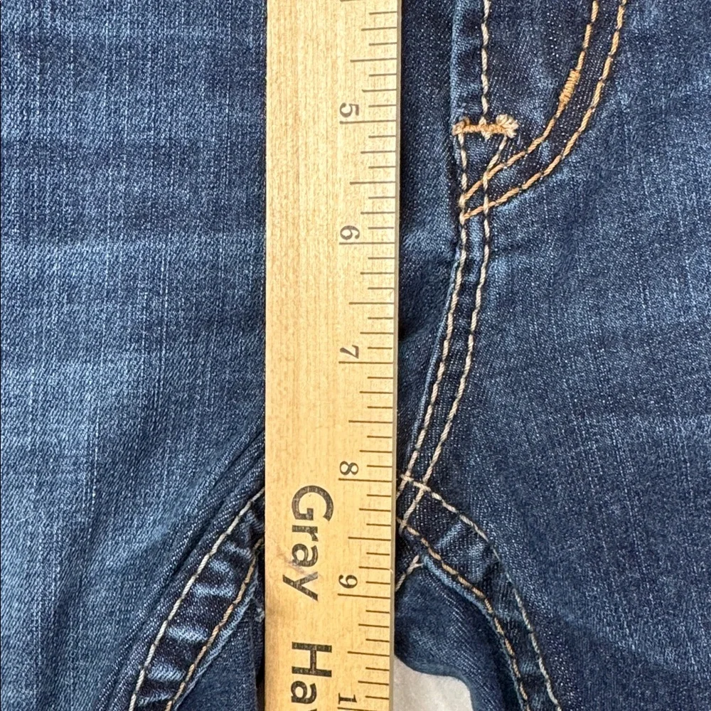 Silver Aiko Mid Rise Capri Blue Jeans Women's Size 31/22 Minimalist, Everyday